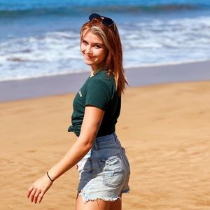 Meet your Posher, Elle